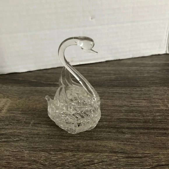 Hand Blown Spun  Glass Swan - Picture 3 of 8